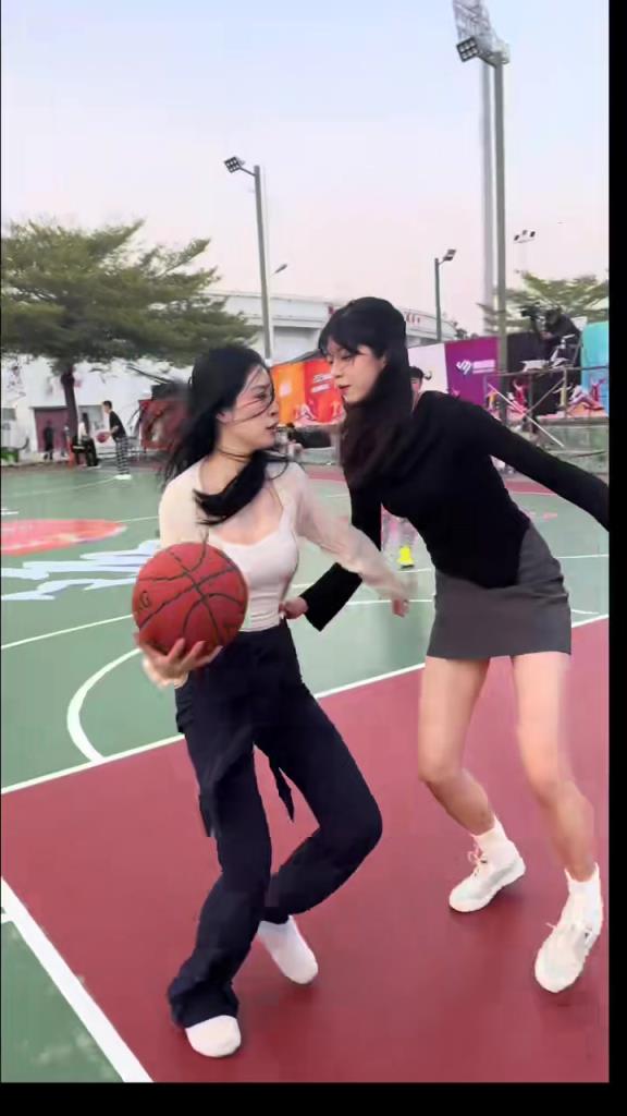 这么高的女孩子都防不住，你叫吧友们怎么防？？？